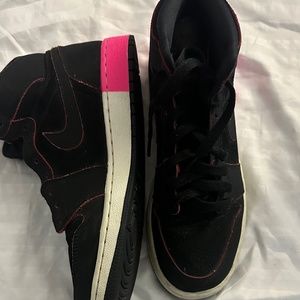 Air Jordan 1 Retro High Black Hyper Pink Kids -SIZE 5.5 Y